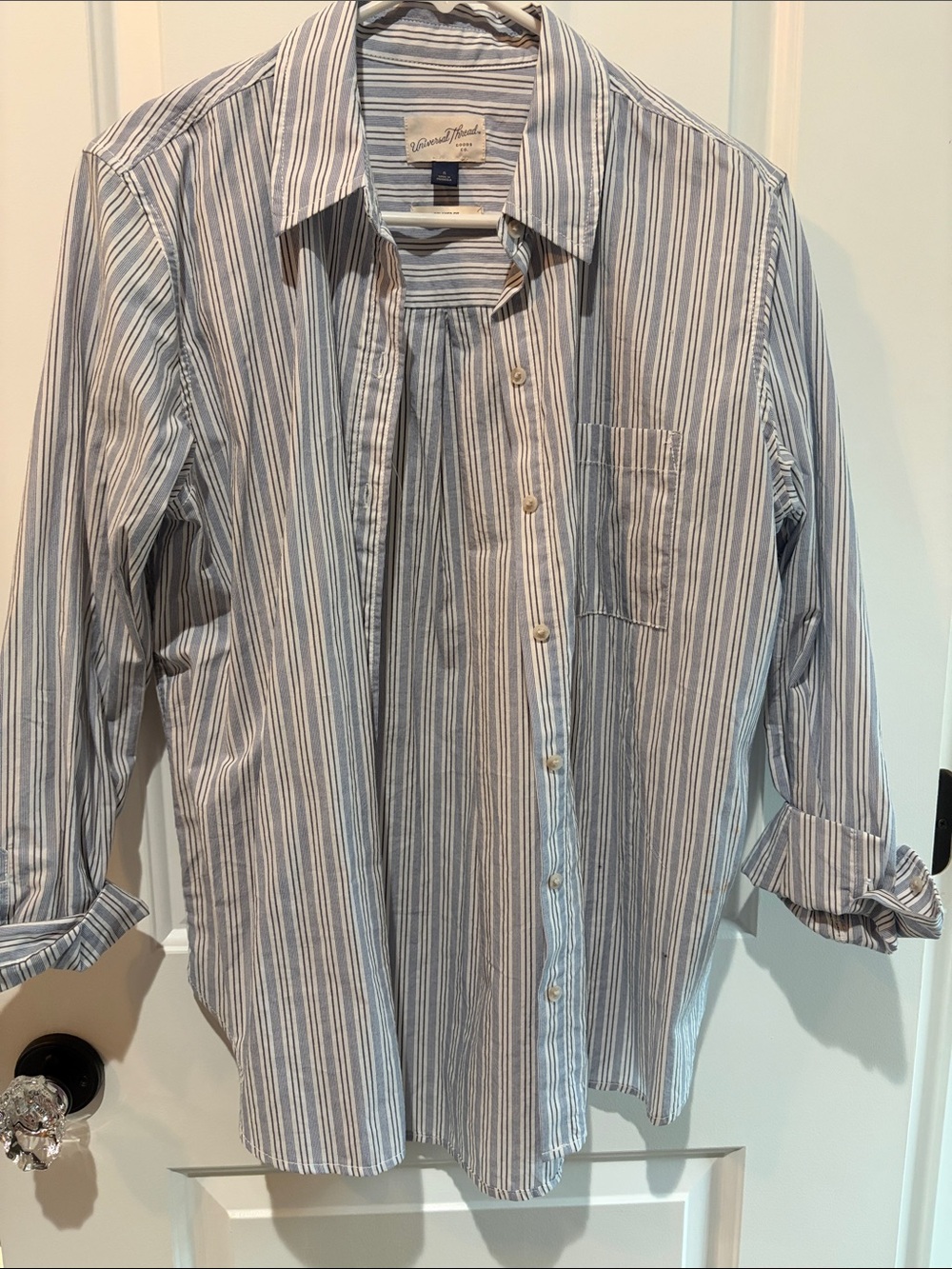 Universal Thread women’s Vertical Stripe Button-Down Shirt - Blue & White